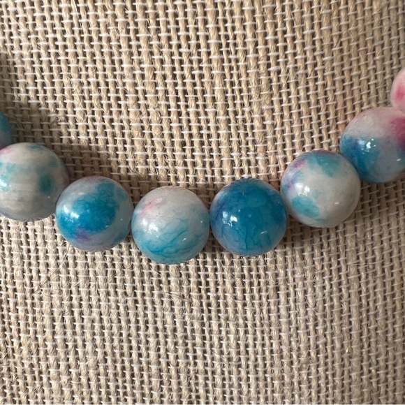 90s Style Marbled/Tie-dye Glass Bead Necklace - Strong Rhinestone Magnet Clasp - Picture 6 of 6